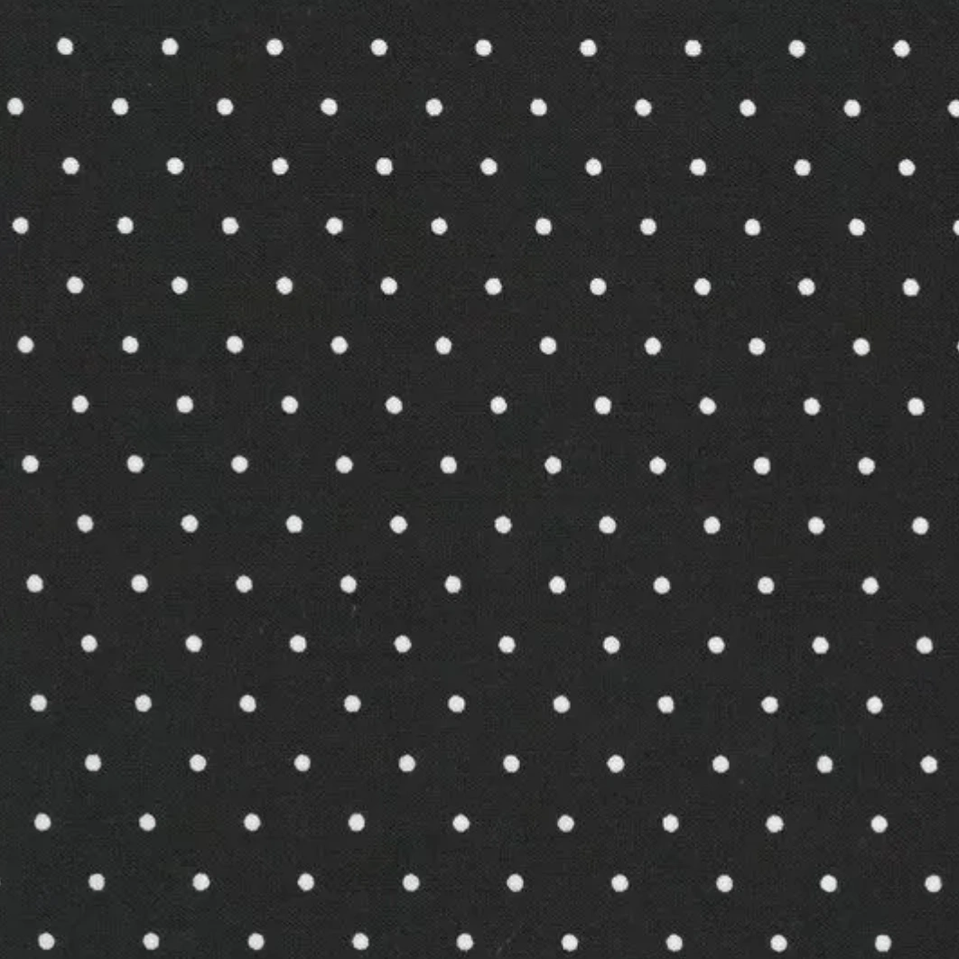 Grand panier à pois noirs: chic et pratique, parfait pour embellir votre maison avec élégance et style!